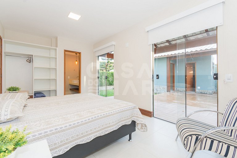 Beautiful house with four suites in a very complete condomin