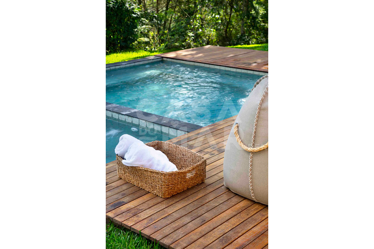 Casa com seis quartos, piscina, na serra, churrasqueira