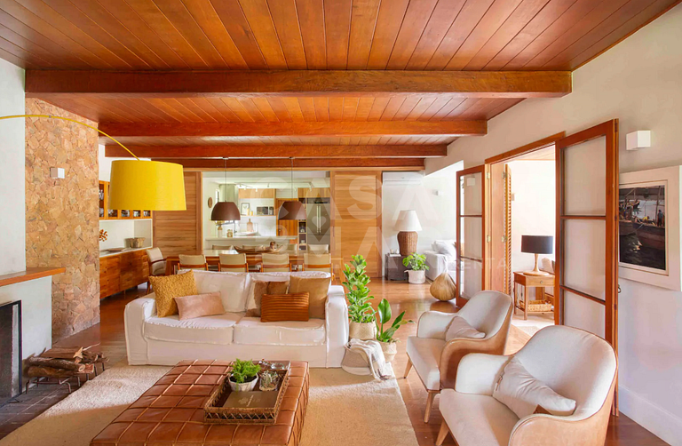 Casa com seis quartos, piscina, na serra, churrasqueira