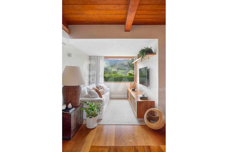Casa com seis quartos, piscina, na serra, churrasqueira