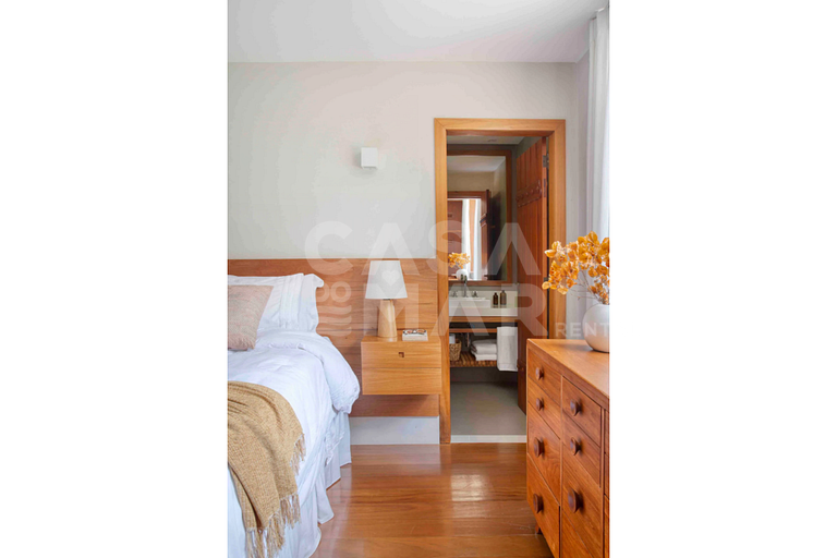 Casa com seis quartos, piscina, na serra, churrasqueira