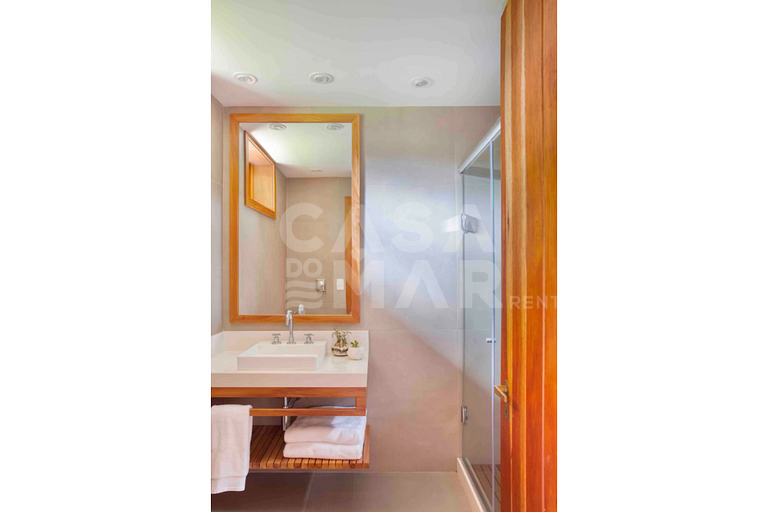 Casa com seis quartos, piscina, na serra, churrasqueira