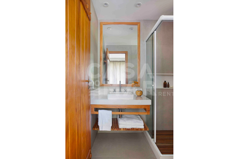 Casa com seis quartos, piscina, na serra, churrasqueira