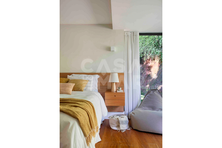 Casa com seis quartos, piscina, na serra, churrasqueira