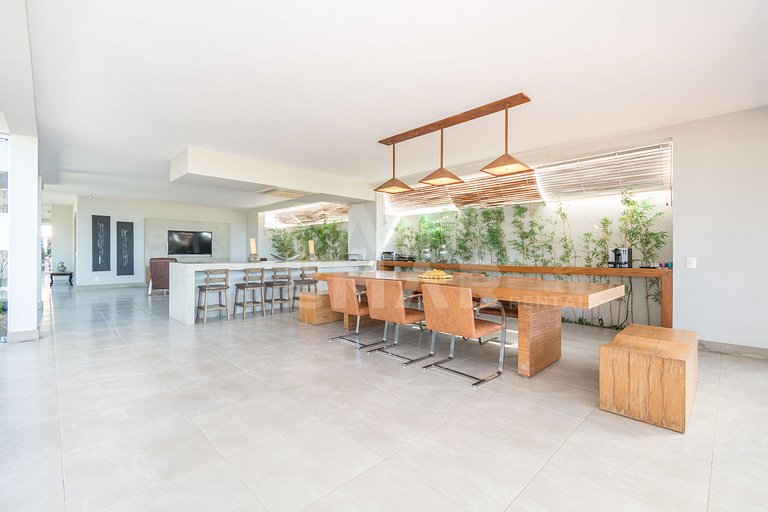 Spectacular mansion with five suites, standing on the sand o