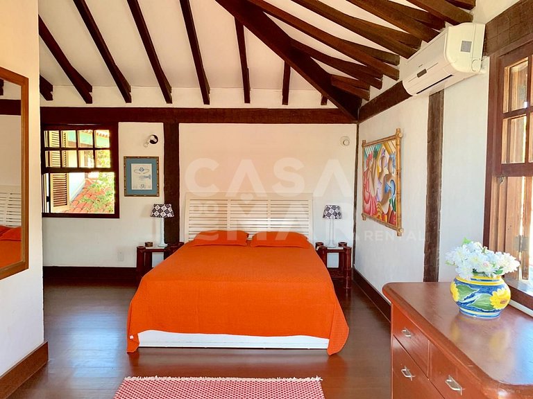 Casa com 4 quartos, vista mar, com piscina, churrasqueira