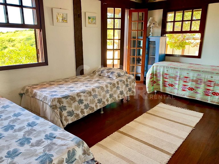 Casa com 4 quartos, vista mar, com piscina, churrasqueira