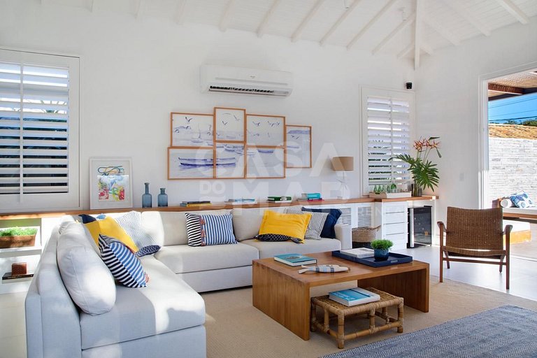 Beautiful house with five suites, located in one of the best