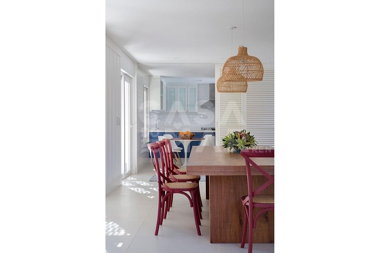 Beautiful house with five suites, located in one of the best