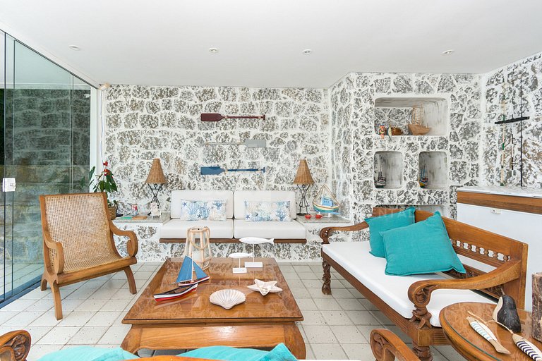 Casa com sete suítes, praia privativa com lancha