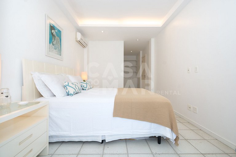 Casa com sete suítes, praia privativa com lancha
