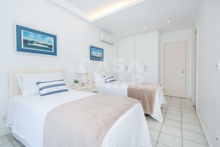 Casa com sete suítes, praia privativa com lancha