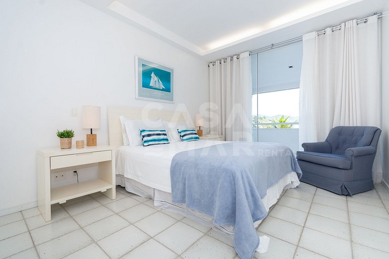 Casa com sete suítes, praia privativa com lancha