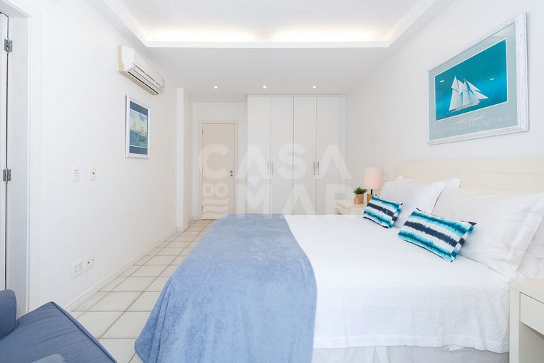 Casa com sete suítes, praia privativa com lancha