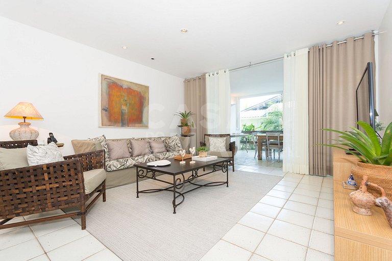 Casa com sete suítes, praia privativa com lancha