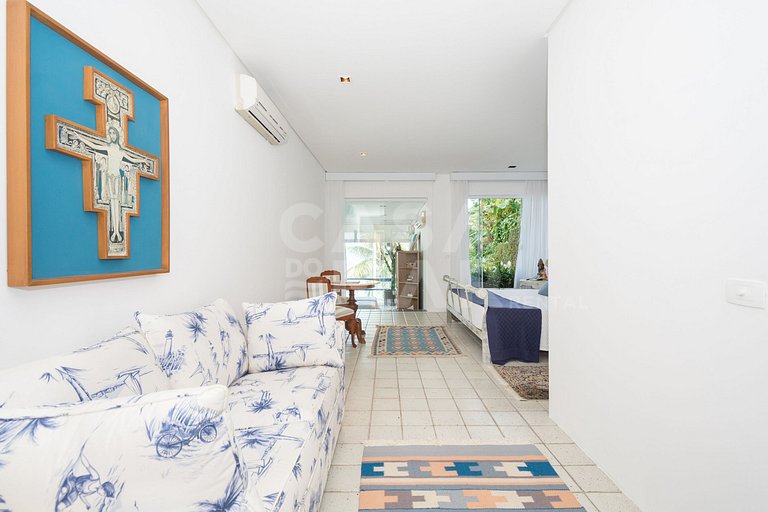 Casa com sete suítes, praia privativa com lancha