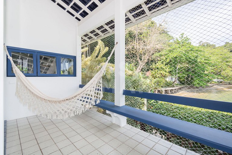 Casa com sete suítes, praia privativa com lancha