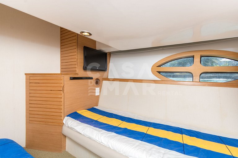 Casa com sete suítes, praia privativa com lancha