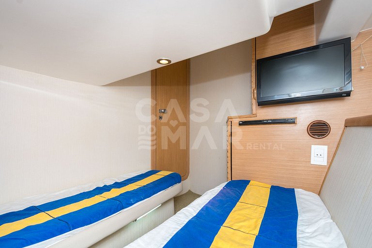 Casa com sete suítes, praia privativa com lancha