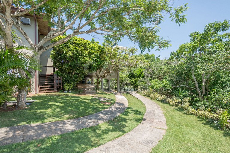 Linda casa com sete suítes, com vista panorâmica para Praia