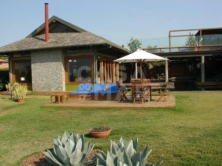 Beautiful house with 5 suites, in a condominium with 2 parki