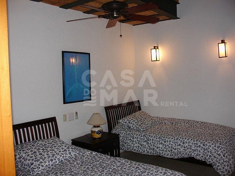 Manguinhos, frente mar, pé na areia, piscina, condomínio