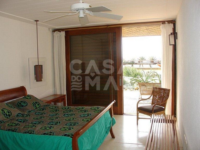 Manguinhos, frente mar, pé na areia, piscina, condomínio