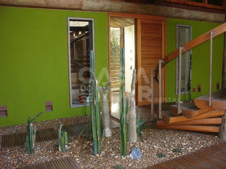 Beautiful house with 5 suites, in a condominium with 2 parki