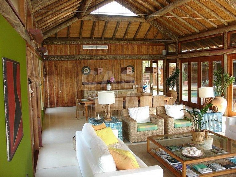 Beautiful house with 5 suites, in a condominium with 2 parki