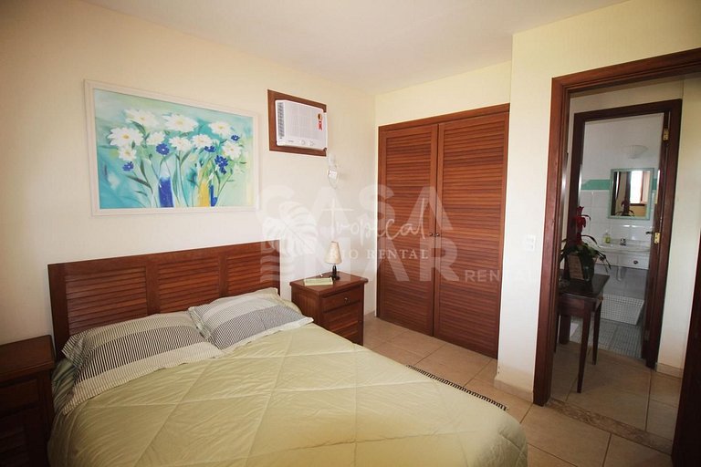 Ótima casa, com três quartos, localizada em Búzios