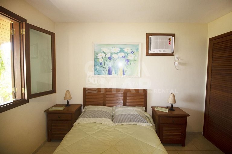 Ótima casa, com três quartos, localizada em Búzios