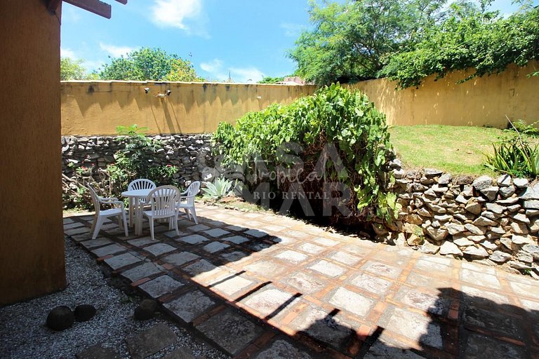 Ótima casa, com três quartos, localizada em Búzios