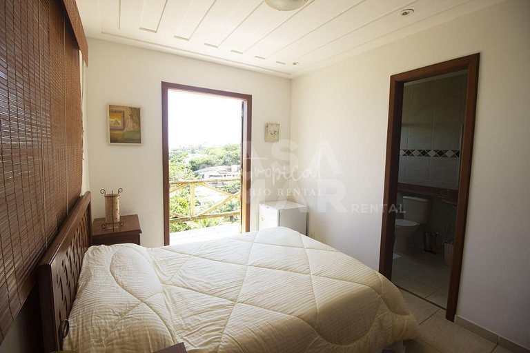 Ótima casa, com três quartos, localizada em Búzios