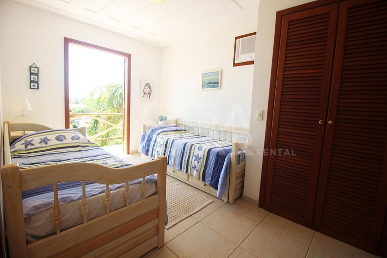 Ótima casa, com três quartos, localizada em Búzios