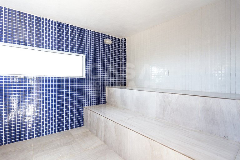 Beautiful house with six bedrooms, two suites, on the sand o
