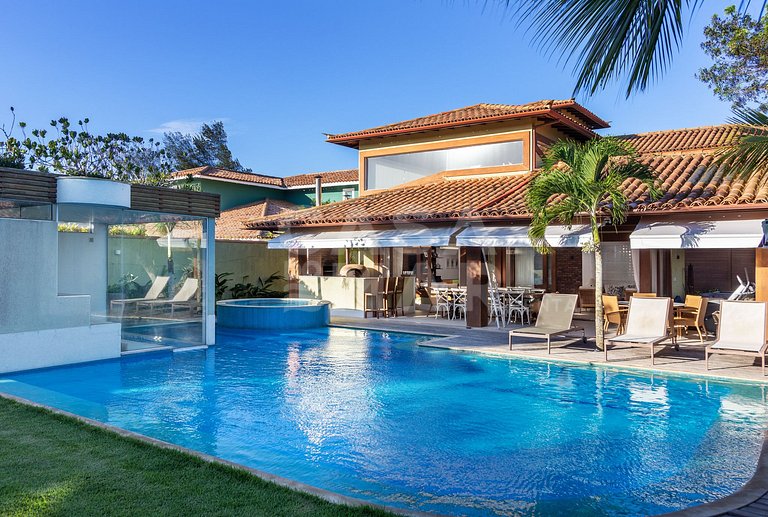 Beautiful house, with six suites, in condominium seafront