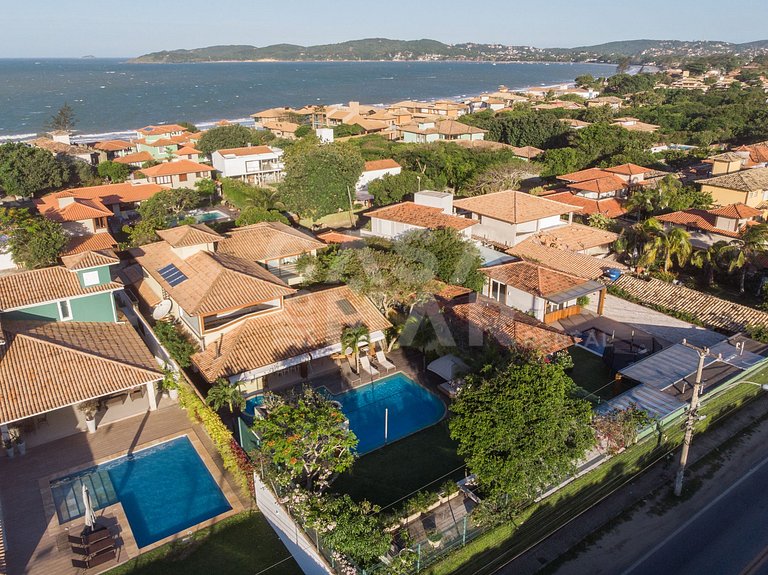 Beautiful house, with six suites, in condominium seafront