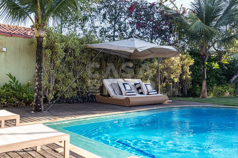 Beautiful house, with six suites, in condominium seafront