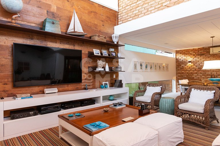 Beautiful house, with six suites, in condominium seafront