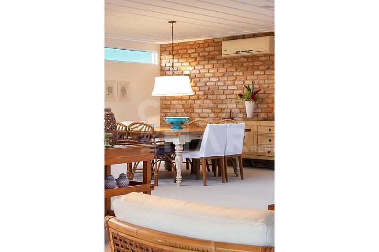 Beautiful house, with six suites, in condominium seafront