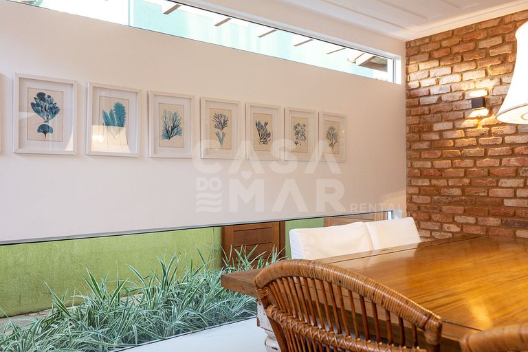 Beautiful house, with six suites, in condominium seafront