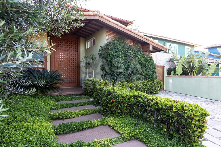Beautiful house, with six suites, in condominium seafront
