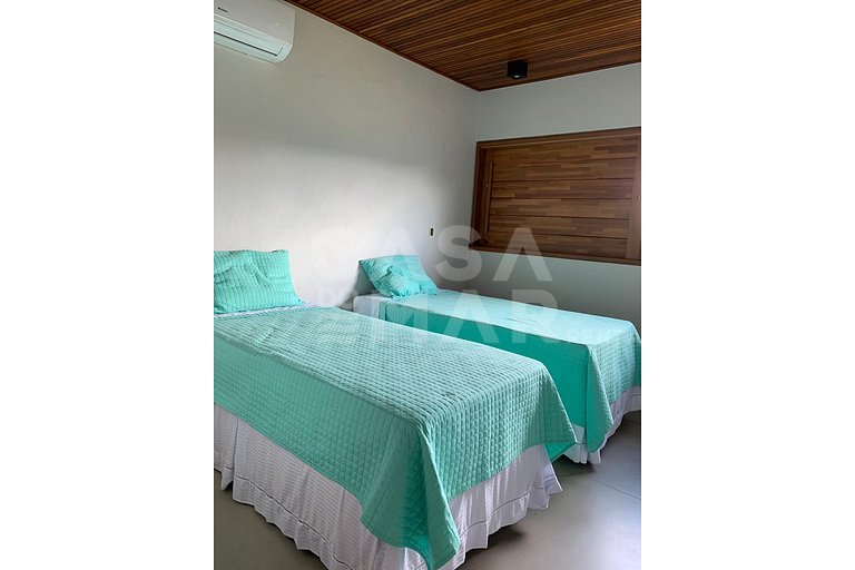 Sensacional Villa, com quatro suítes, localizada no Condomín
