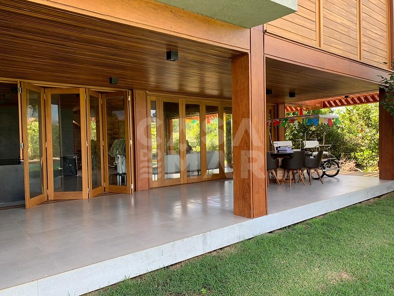 Sensacional Villa, com quatro suítes, localizada no Condomín
