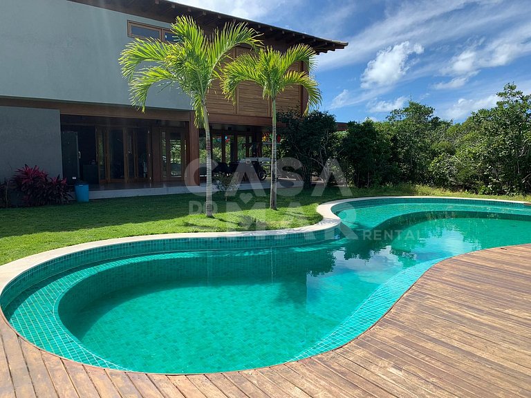 Sensacional Villa, com quatro suítes, localizada no Condomín