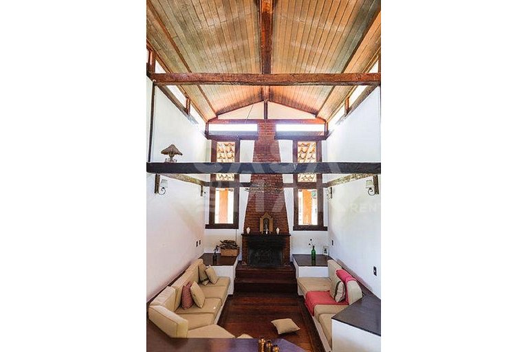 Linda Villa com sete suítes e vista para as montanhas