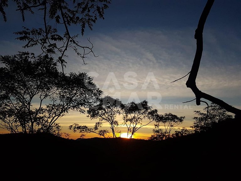 Linda Villa com sete suítes e vista para as montanhas