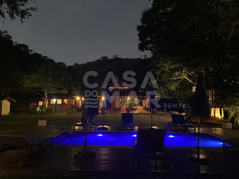 Linda Villa com sete suítes e vista para as montanhas