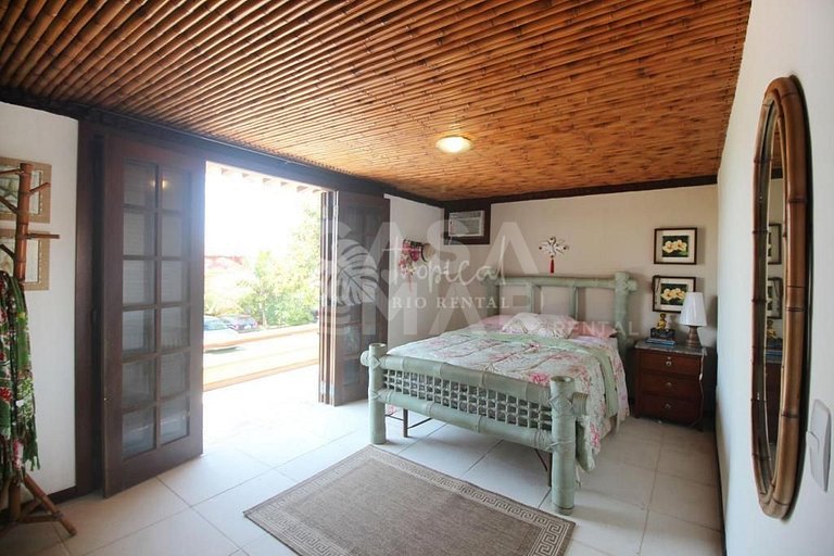Casa de condomínio em Manguinhos RJ.