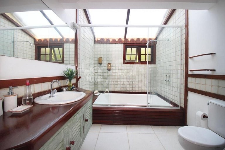 Casa de condomínio em Manguinhos RJ.